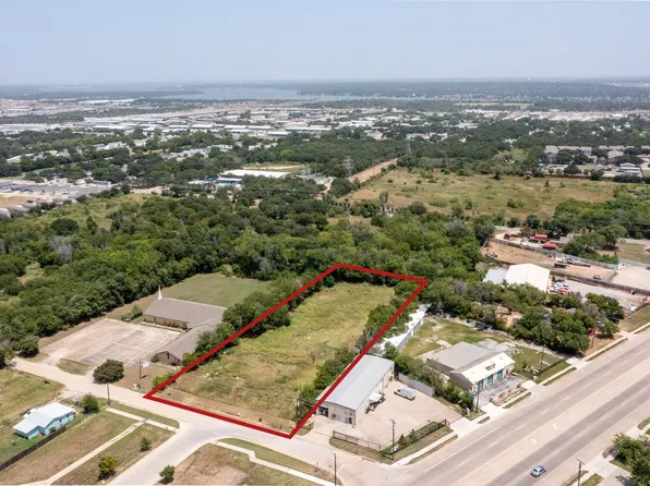 5845 Wreay Dr, Fort Worth, TX 76119