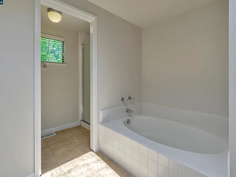 1956 Fair Ridge Ct — Photo 41