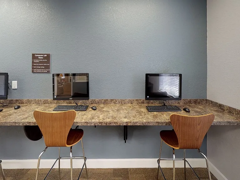 Business center at Gregory Cove in Jacksonville, FL