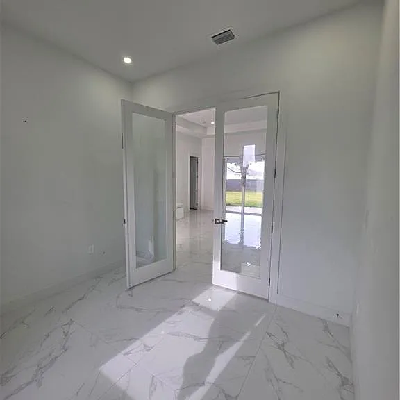 331 Nelson Rd N — Photo 5