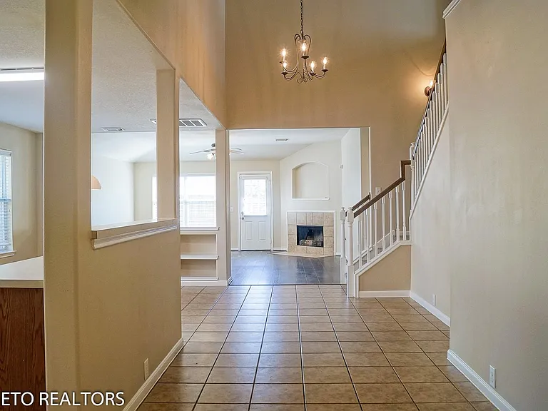 2819 Foster Hill Dr — Photo 5
