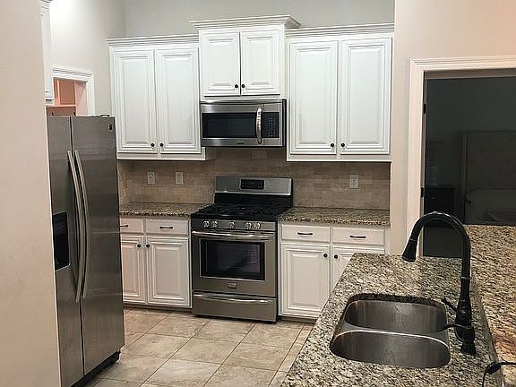 4th image of 8949 Greenleaves Dr