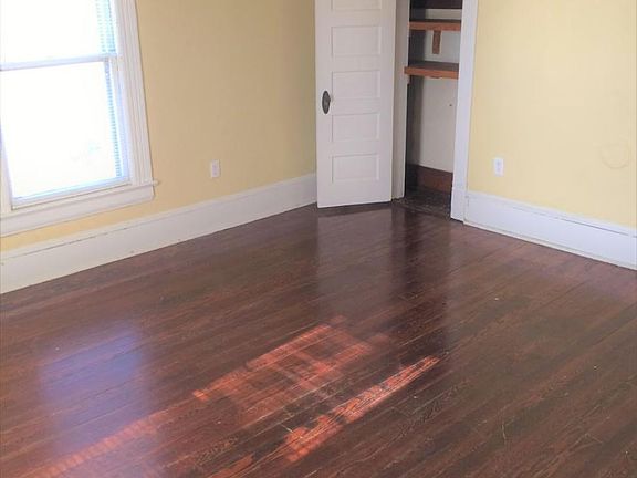 4th image of 110 E Washington Ave #B