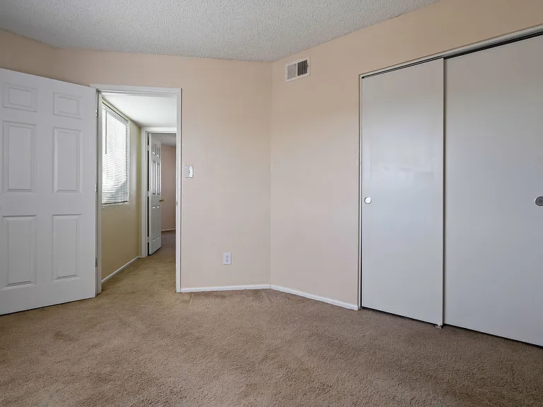 20-web-or-mls-1742 E Pepper Cir Apt 4--17_12132024