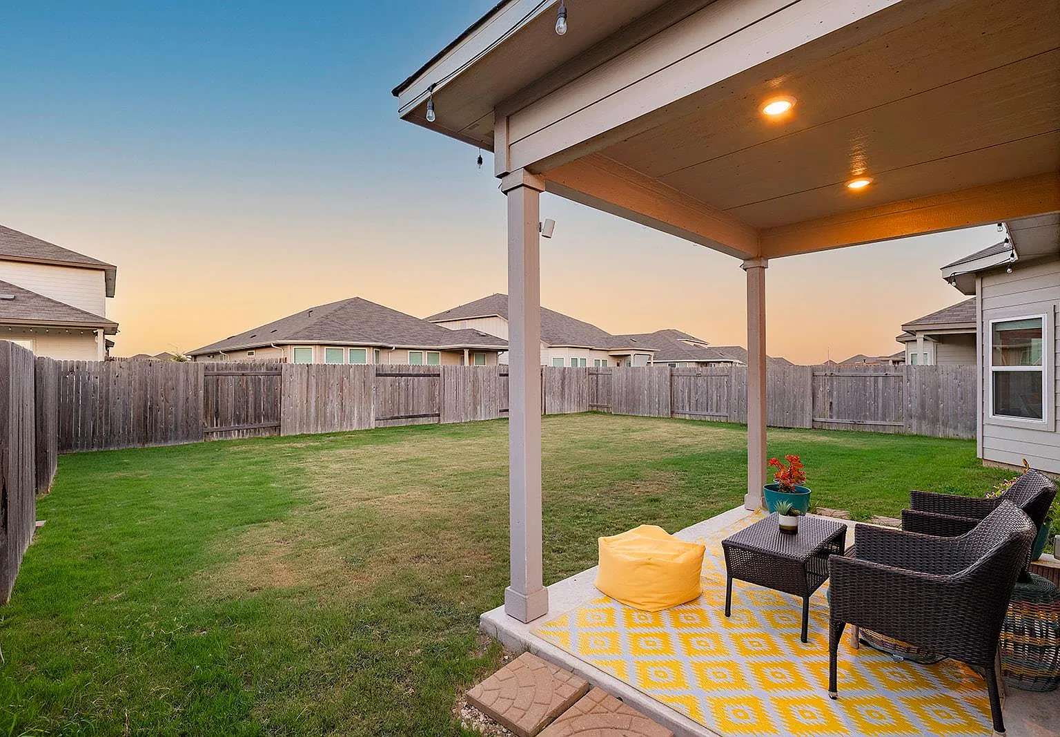 4 bed, 2.5 bath, 2451 sqft, $2,200 — Photo 3