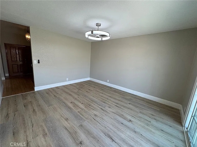 4037 S Ellesford Ave — Photo 23