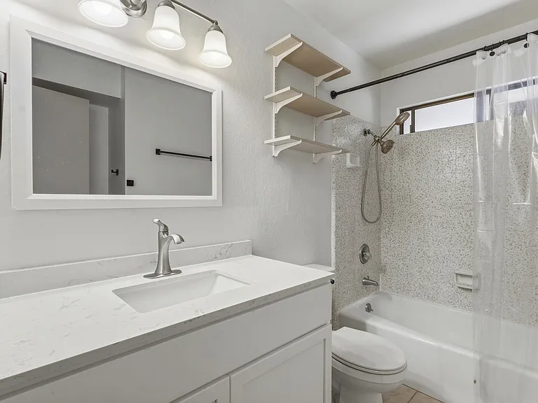 114 Falmouth Ct — Photo 27