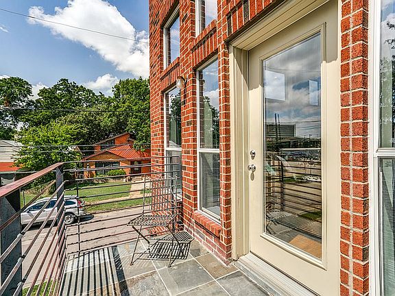 3rd image of 4928 Homer St