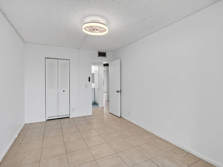 4028 Hythe Pl #B — Photo 46