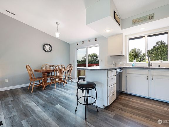 5th image of 5902 26th Street NE