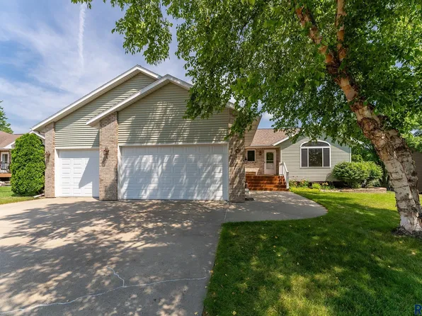 108 W Elm St, Brandon, SD 57005
