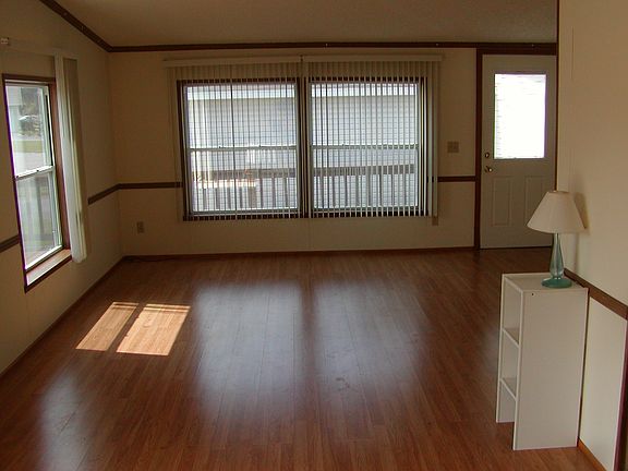 5th image of 117 Bluebird Ln