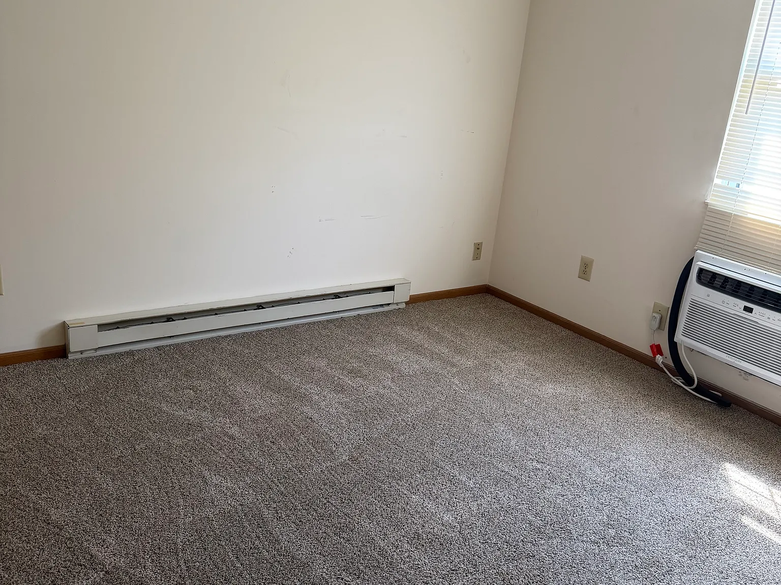2 bed, 1.5 bath, 1050 sqft, $975 — Photo 3
