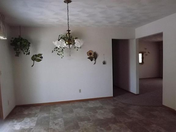4th image of 1212 N Elm Ave