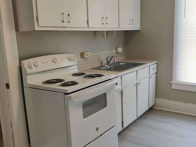 801 E Main St — Photo 3