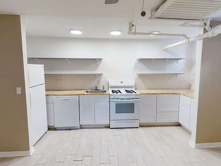 1275 N Pearl St #B21 — Photo 1