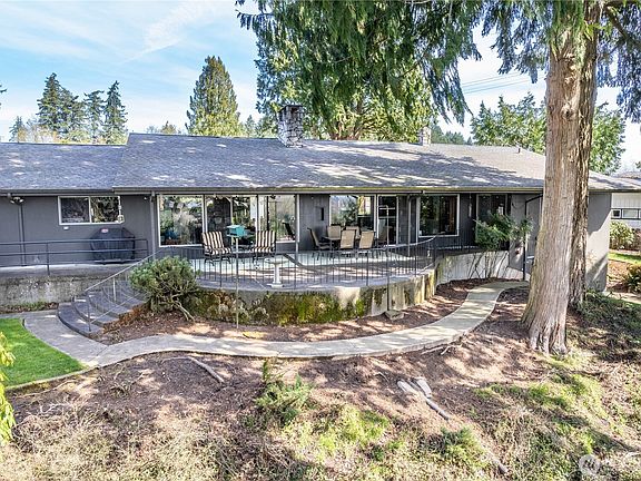 2nd image of 2241 Cascade Way