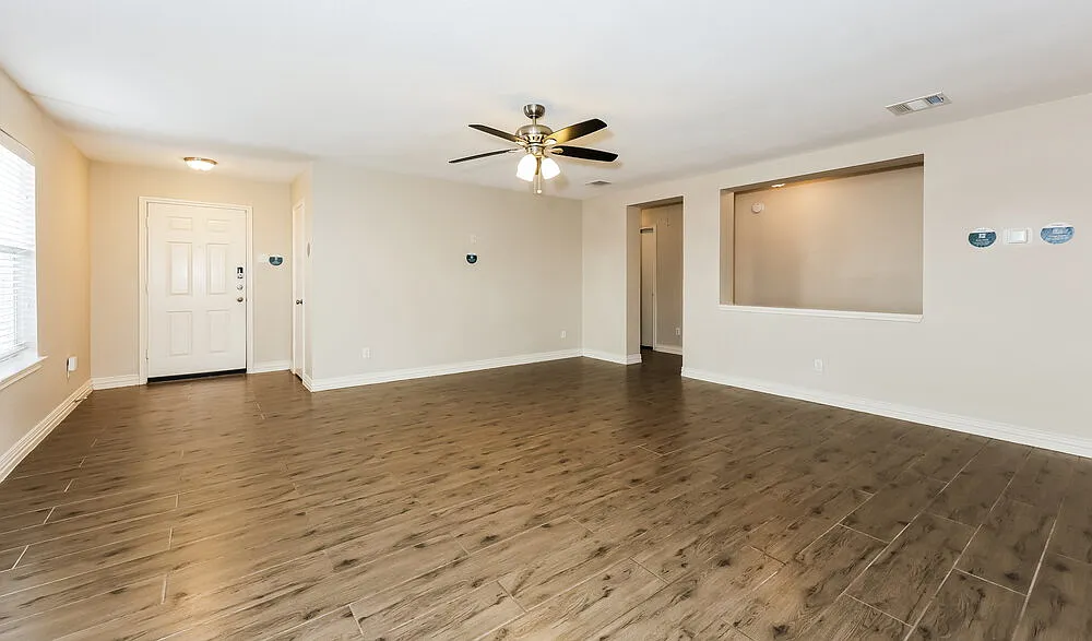 3 bed, 2.0 bath, 1628 sqft, $1,950 — Photo 3