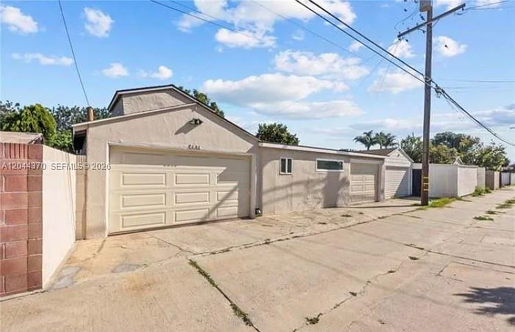 2871 Daisy Ave — Photo 16