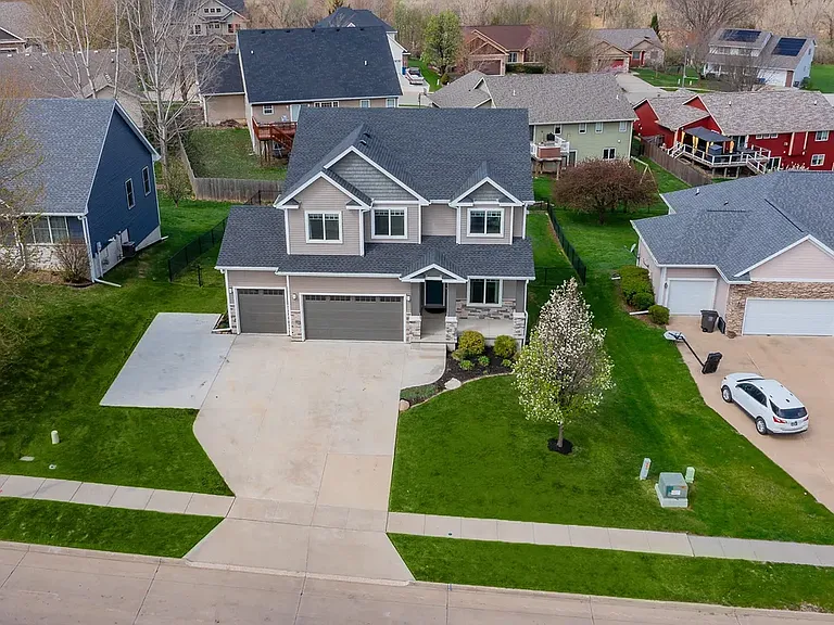 4104 Lakeland Ct — Photo 2