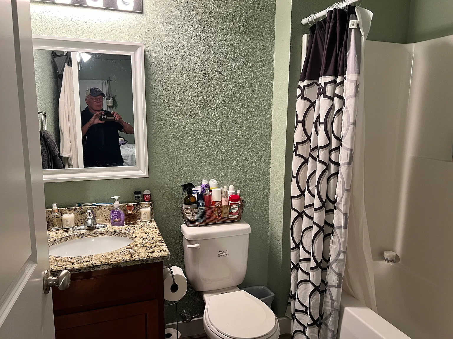 4 bed, 2300 sqft, $2,400 — Photo 3