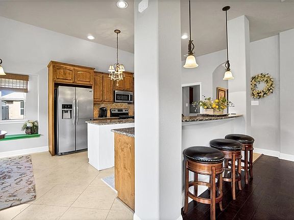 2nd image of 1003 Seminole Ln