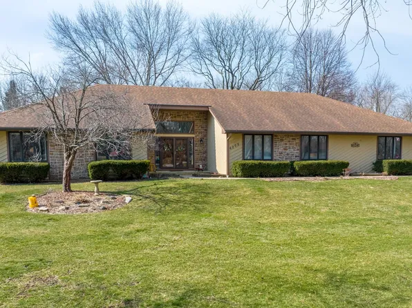 6205 Running Iron Dr, Crystal Lake, IL 60012