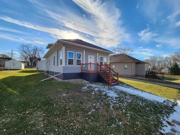 213 4th St E, Jasper, MN 56144