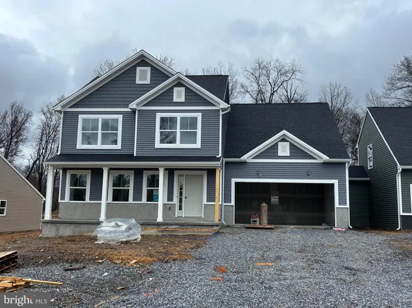 206 Grace Ann Ct, Fayetteville, PA 17222