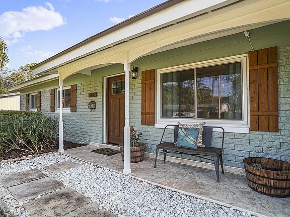 3rd image of 8704 Sanlando Ave