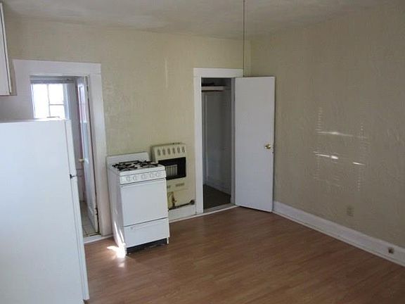 2nd image of 617 E North 18th St APT B