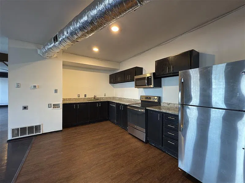 1 bed, 1584 sqft, $1,995 — Photo 2