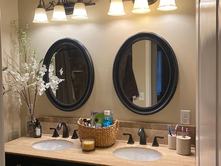 Main bathroom with double sinks
There is a heating lamp and fan in the ceiling for cold days