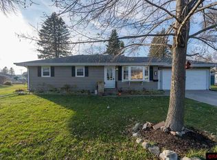 404 S 7th St, Le Sueur, MN 56058