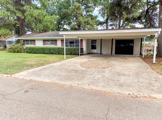 810 Hawkins Ave, Wake Village, TX 75501