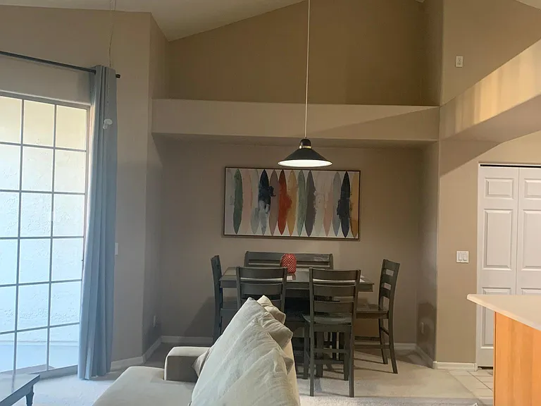 Vaulted ceilings with light from all sides