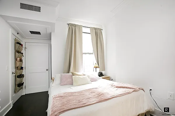 Sold by R New York | media 14