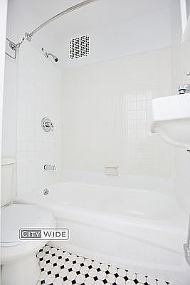 5th image of 212 E 89th St APT 4E