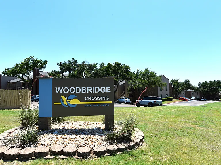 Woodbridge Crossing Apartments — Photo 1