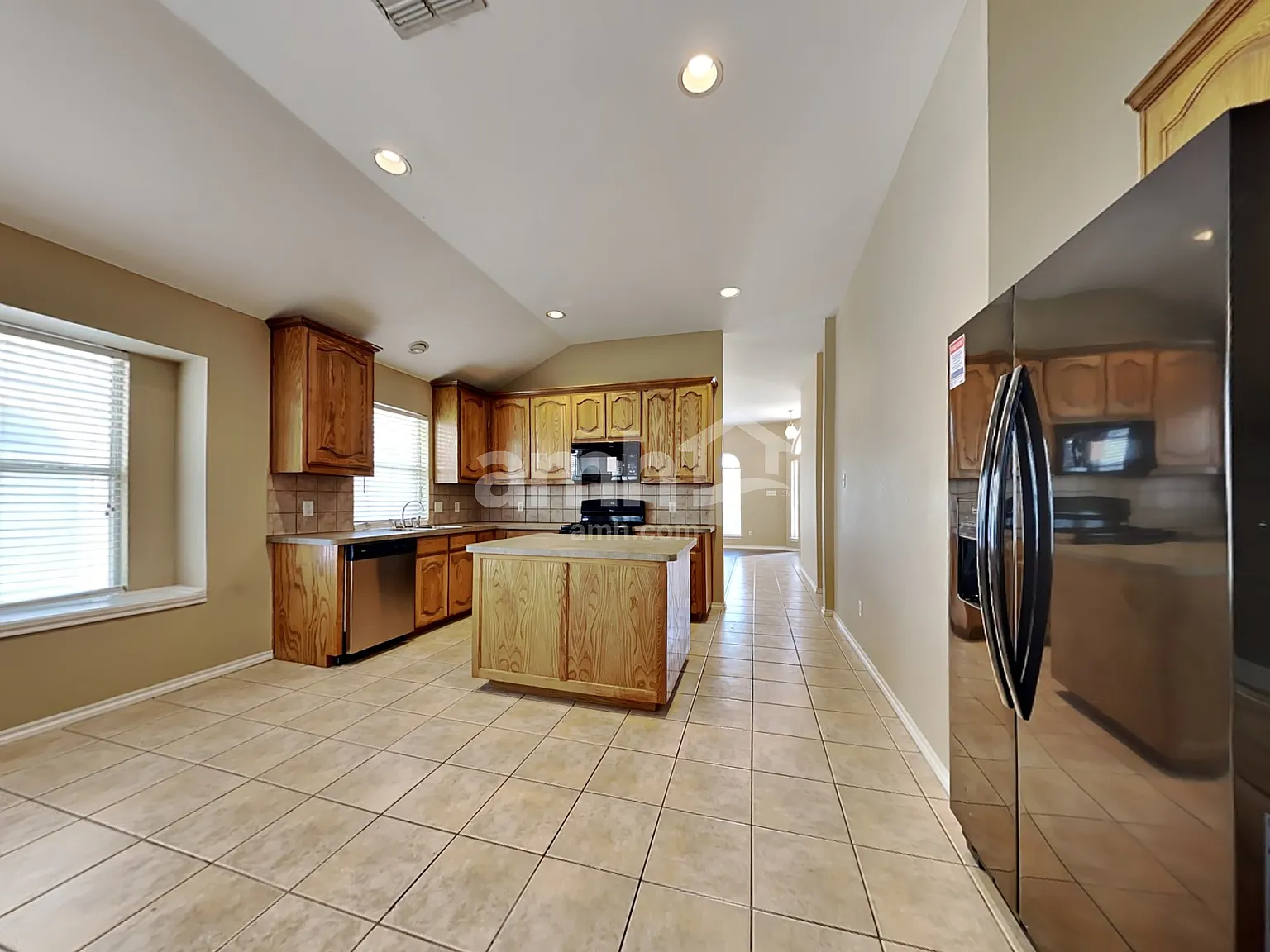3 bed, 2.0 bath, 1916 sqft, $2,375 — Photo 3