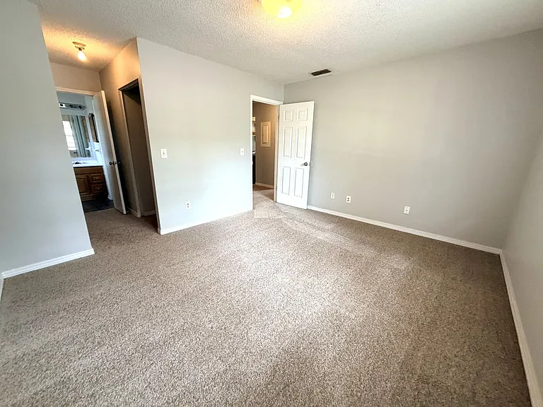 460 Bentwood Ln — Photo 22