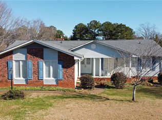 1038 Moorehead Pl, Pendleton, SC 29670