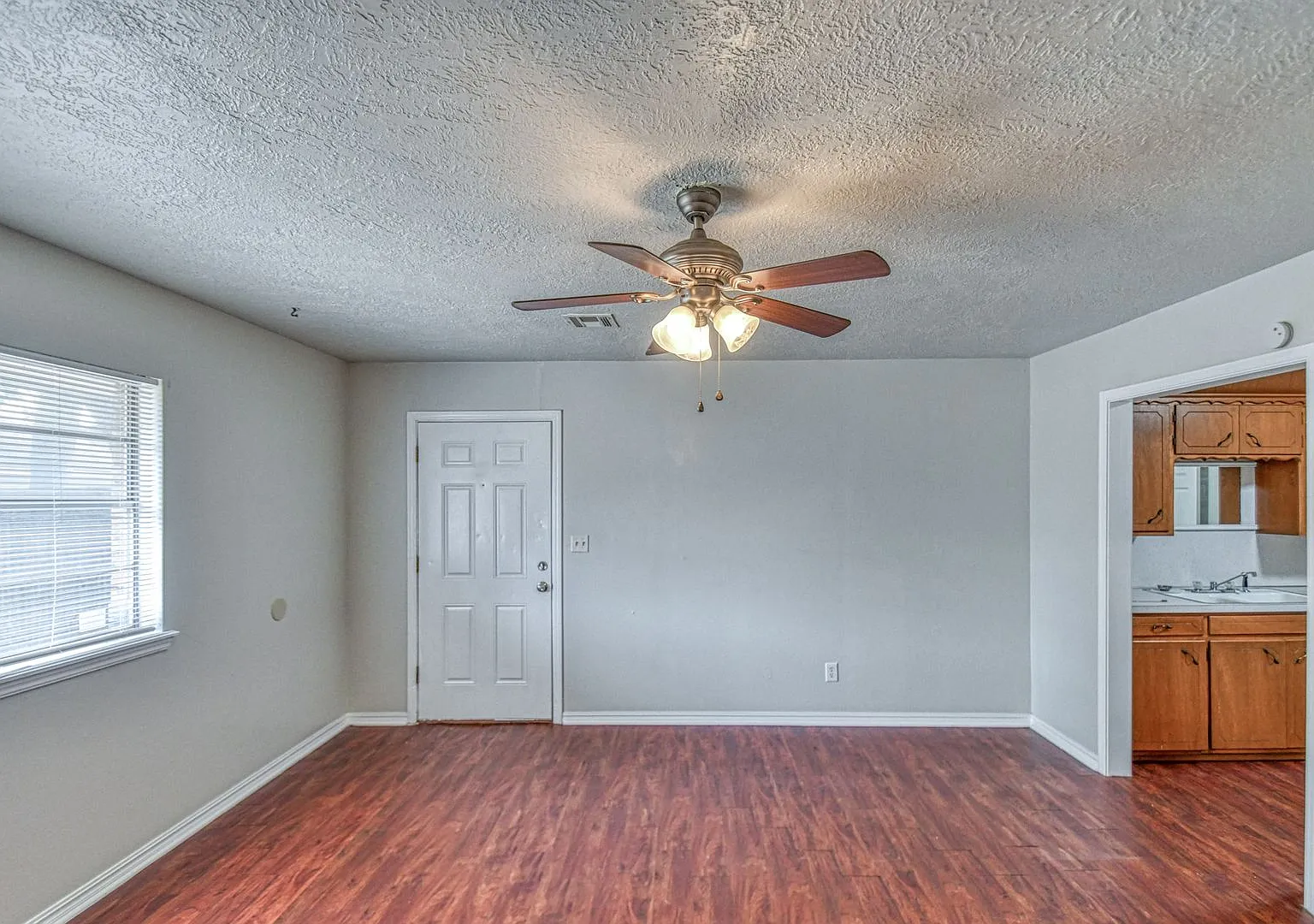 711 Jenkins Ave — Photo 3