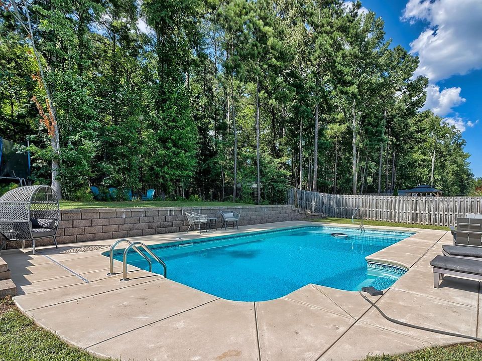 1st image of 329 Dolly Horn Ln