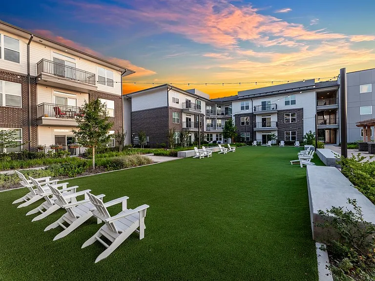 Lake Walk at Traditions Apartments — Photo 2