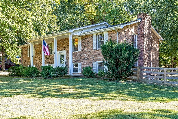 1st image of 124 Shady Brook Cir