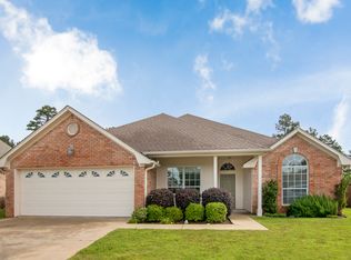 1601 Valley Brook Ln, Longview, TX 75605