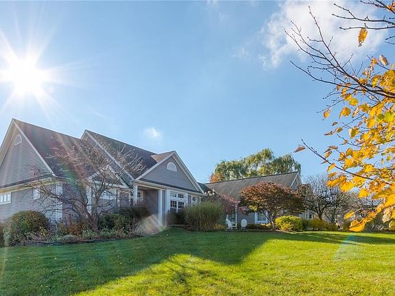 2nd image of 5 Country Meadow Dr