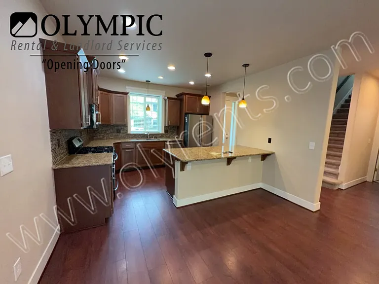 Beautiful home in Briggs Village - 4 Bdrm. Olympia Schools — Photo 4