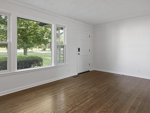 5th image of 105 Mildred Ct